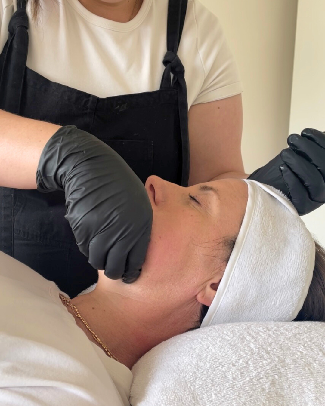 Sculpt & Define Facial with Buccal Massage.
